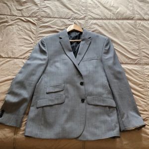 Kenneth Cole grey blazer. Size 42 R.